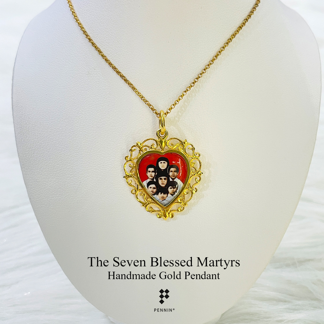 จี้ทองแท้นักบุญคาทอลิกบุญราศีทั้ง 7 สองคอน แกะไม้กางเขนด้านหลัง