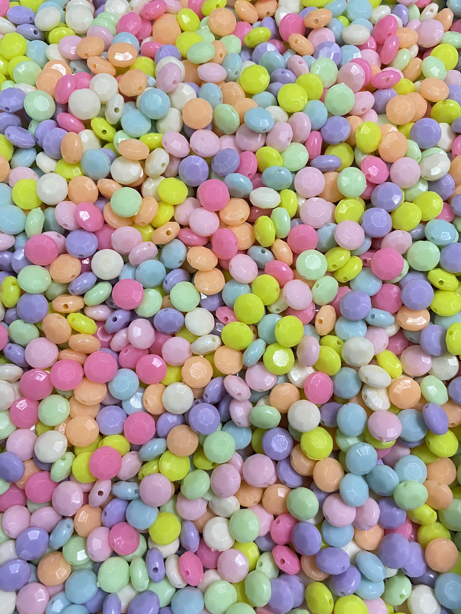 ลูกปัดอะคริลิค 4*7มม. กลมแบนเจีย คละสีหวาน (15 กรัม) SKU-08501