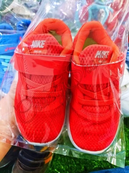 ขายส่งรองเท้าเด็กมือสอง