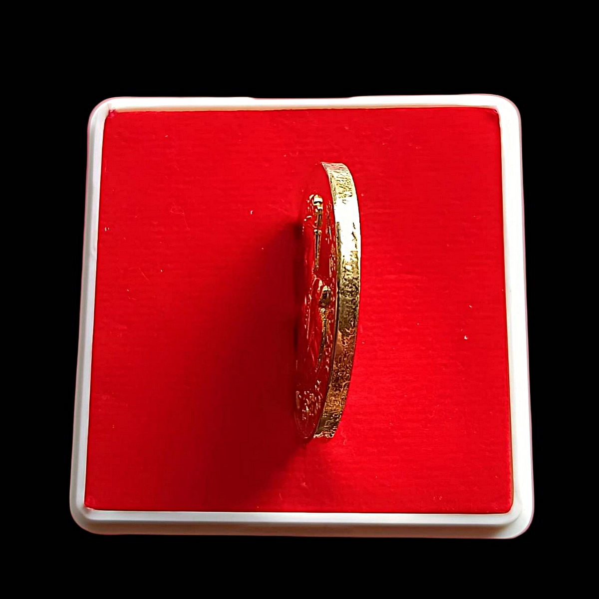 เหรียญไต้ฮงกงโจวซือด้านหลังพระพุทธชินราชจ.พิษณุโลกมูลนิธิประสาทบุญสถานปี2538เนื้อกะไหล่ทองขัดเงา