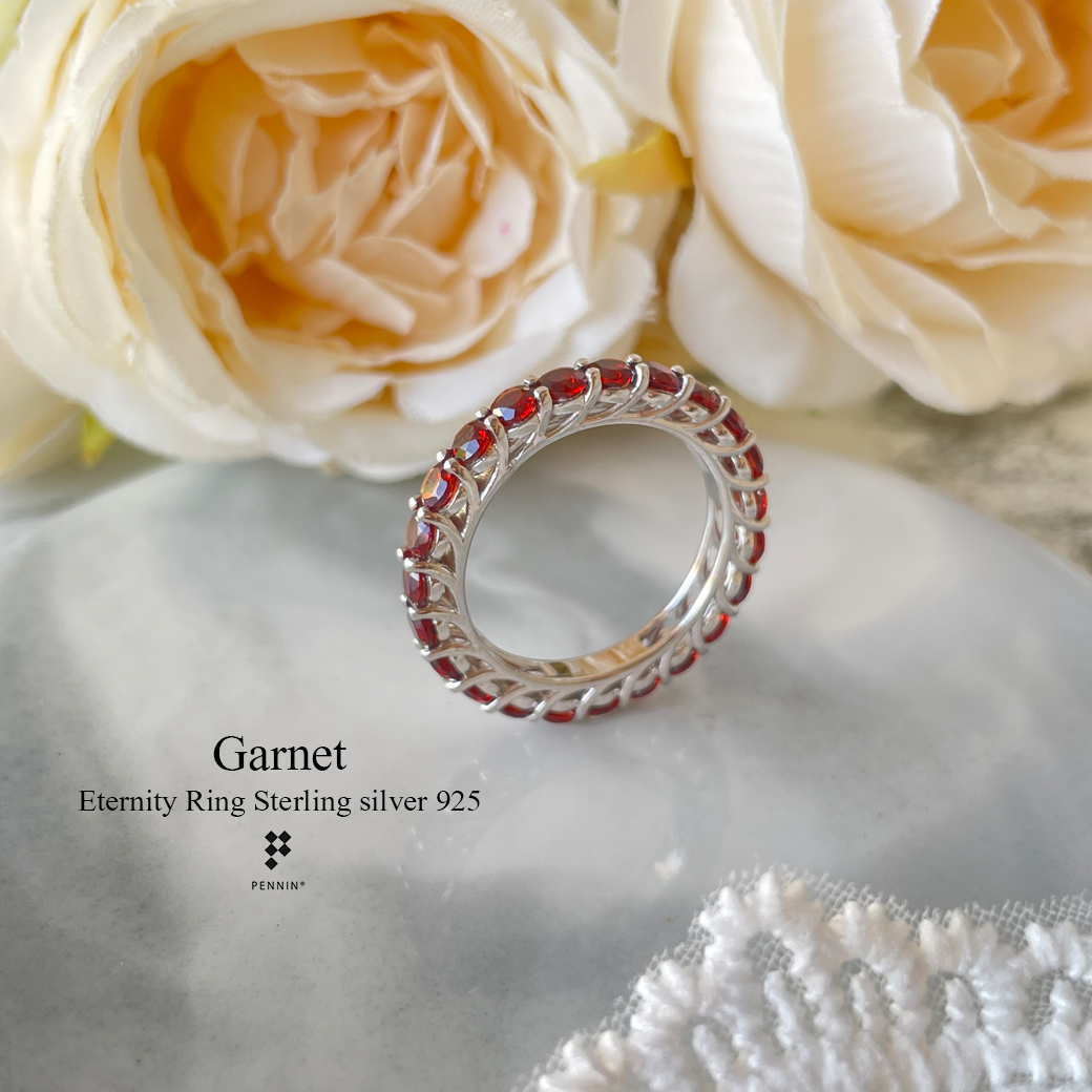 EYANA: Eternity Ring: แหวนโกเมน (Garnet) ฝังพลอยรอบวง เงินแท้ 925 ชุบทองคำขาว นำโชคลาภสู่เจ้าของไม่มีที่สิ้นสุด