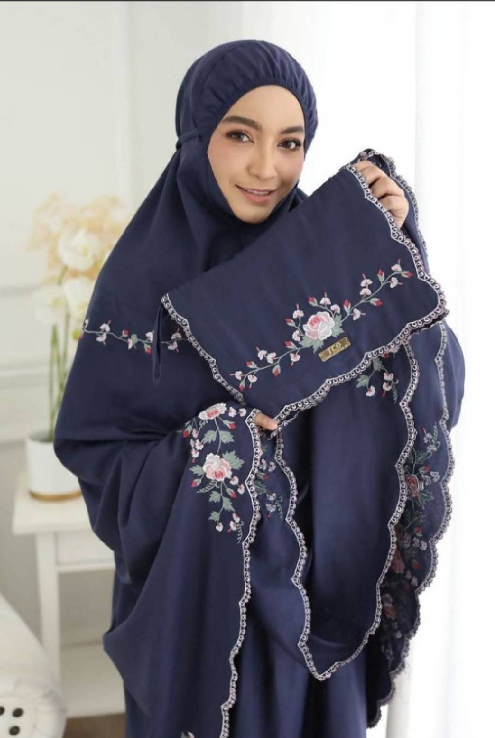 ชุดละหมาดนำเข้าแถมฟรีกระเป๋างานปักดอกรอบผืนเนื้อผ้าcottonmicro