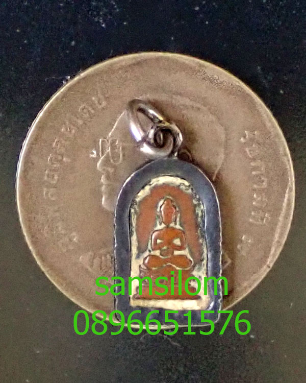 อาจารย์ชุม ไชยคีรี พระประทานพร รุ่นแรก 2495 วัดเวฬุราชิน เลี่ยมเงินโบราณ สภาพใช้
