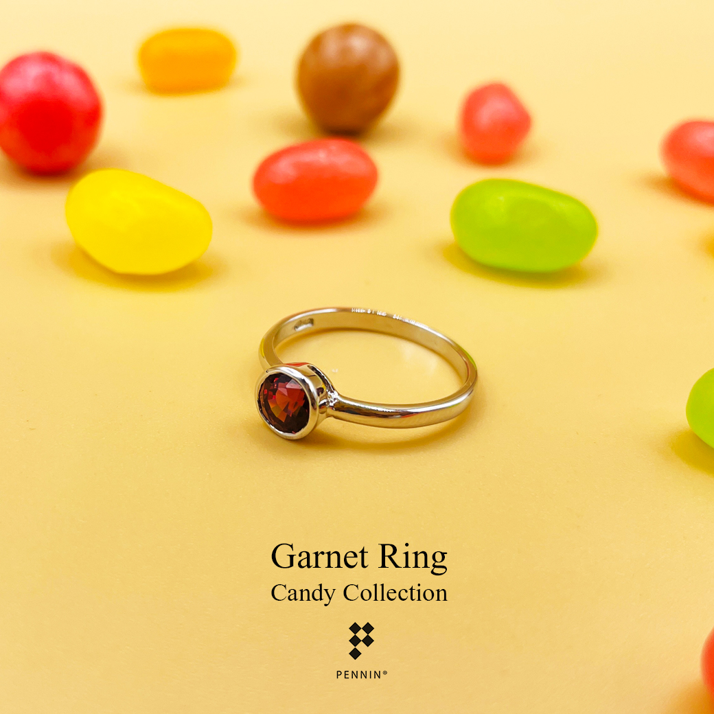 Candy Collection: แหวนโกเมนเม็ดเดี่ยว 5mm ฝังหุ้ม เงินแท้ 925 ชุบทองคำขาว