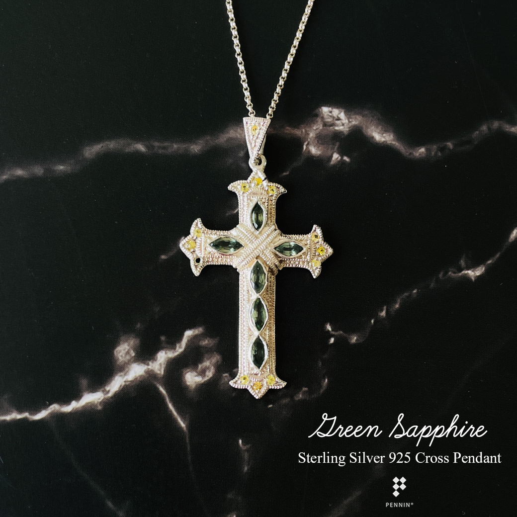 กางเขนปลาย3แฉก พลอยมรกต เขียวส่อง (Green Sapphire) มาคี 6x3.5mm 6 เม็ด ขนาด 3x4.5cm