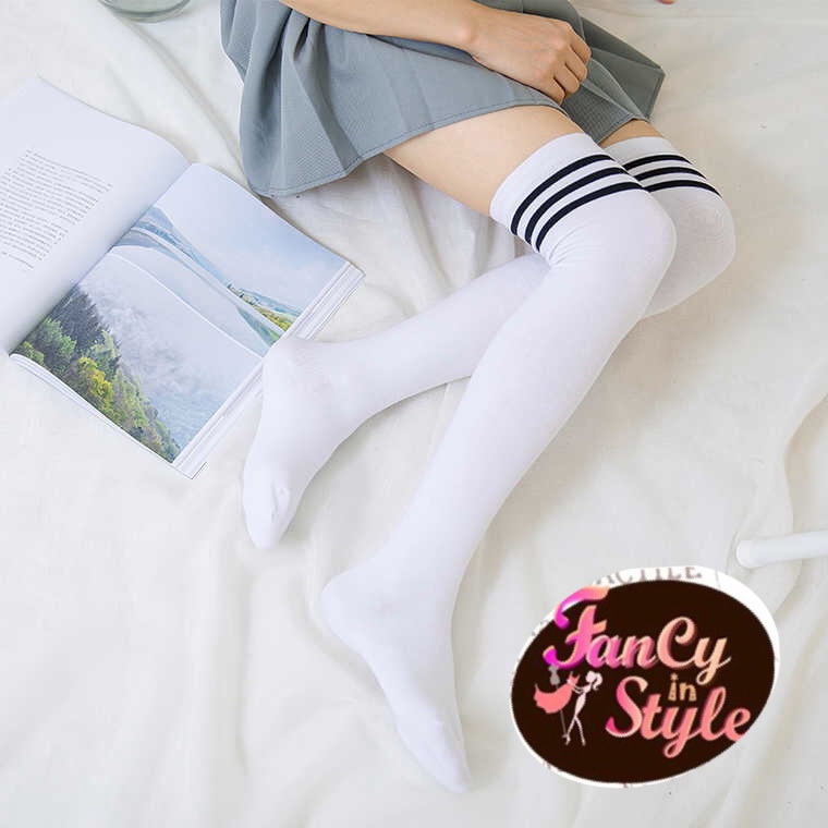 COSTUME ACCESSORIES/ Long Socks/ถุงเท้านักเรียนญี่ปุ่นแบบยาว/ถุงเท้ากีฬาสีขาวแถบดำ