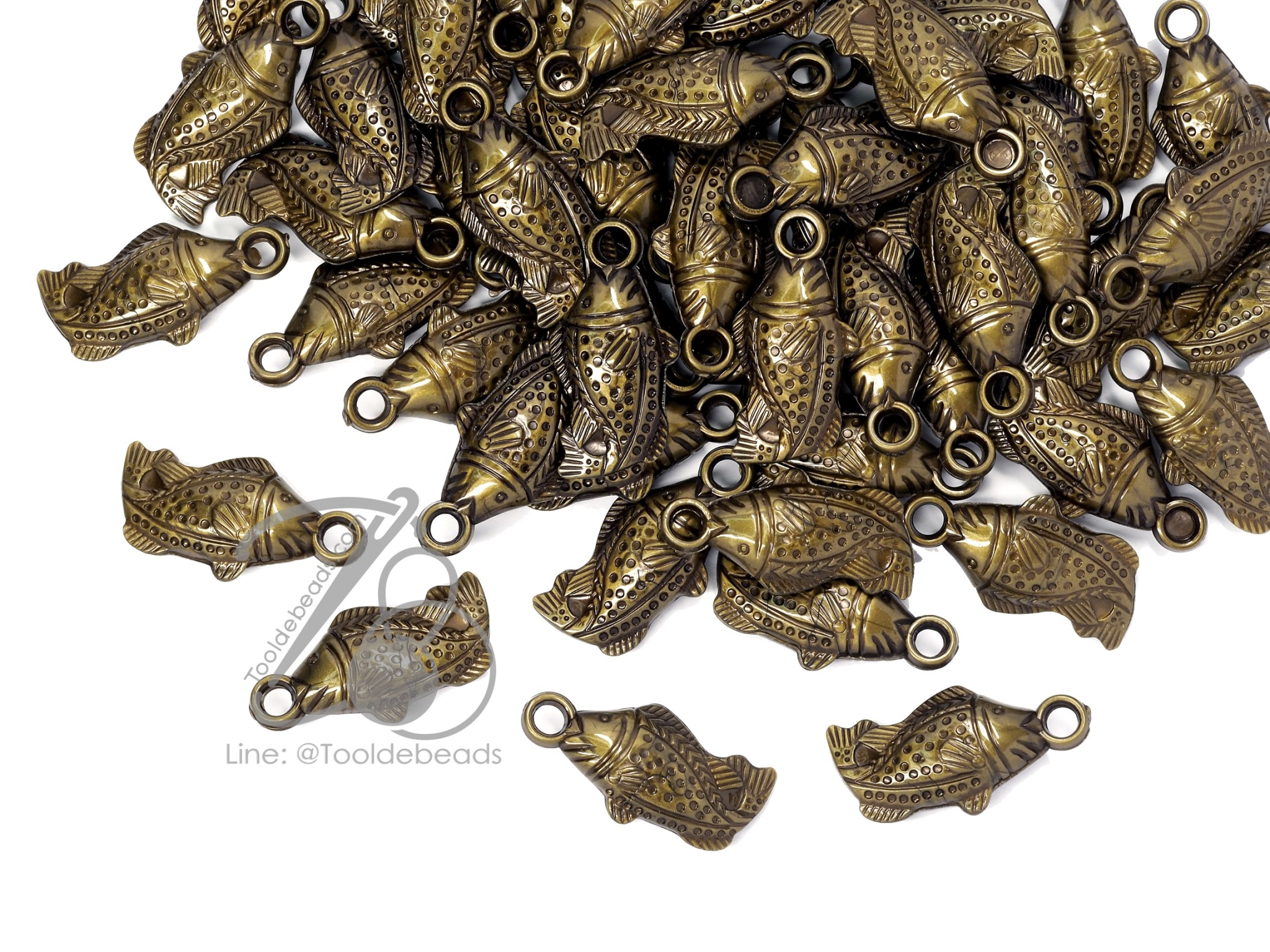 จี้อะคริลิค 10*25มม. ลายปลา สีสนิม (15 กรัม) SKU-10971