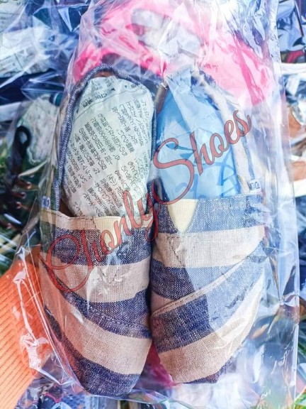 ขายส่งรองเท้ามือสอง