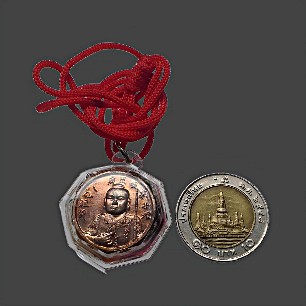 เหรียญฮั่นเซียงจื้อโจวซือที่ระลึกเก็บศพไร้ญาติปีพ.ศ.2537เนื้อทองแดงเลี่ยมเดิมพร้อมฮู้ผ่านพิธีปลุกเสกแล้วค่ะ