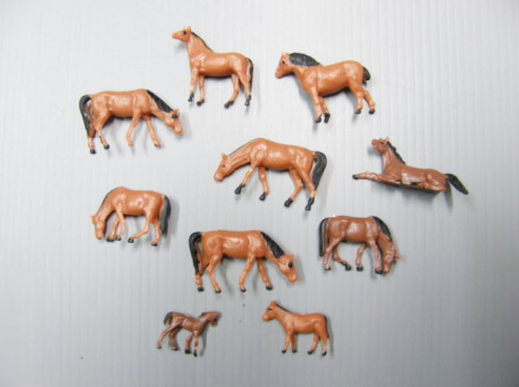 ม้าจิ๋ว สเกล 1:87 สีน้ำตาล ชุด 10 ตัว