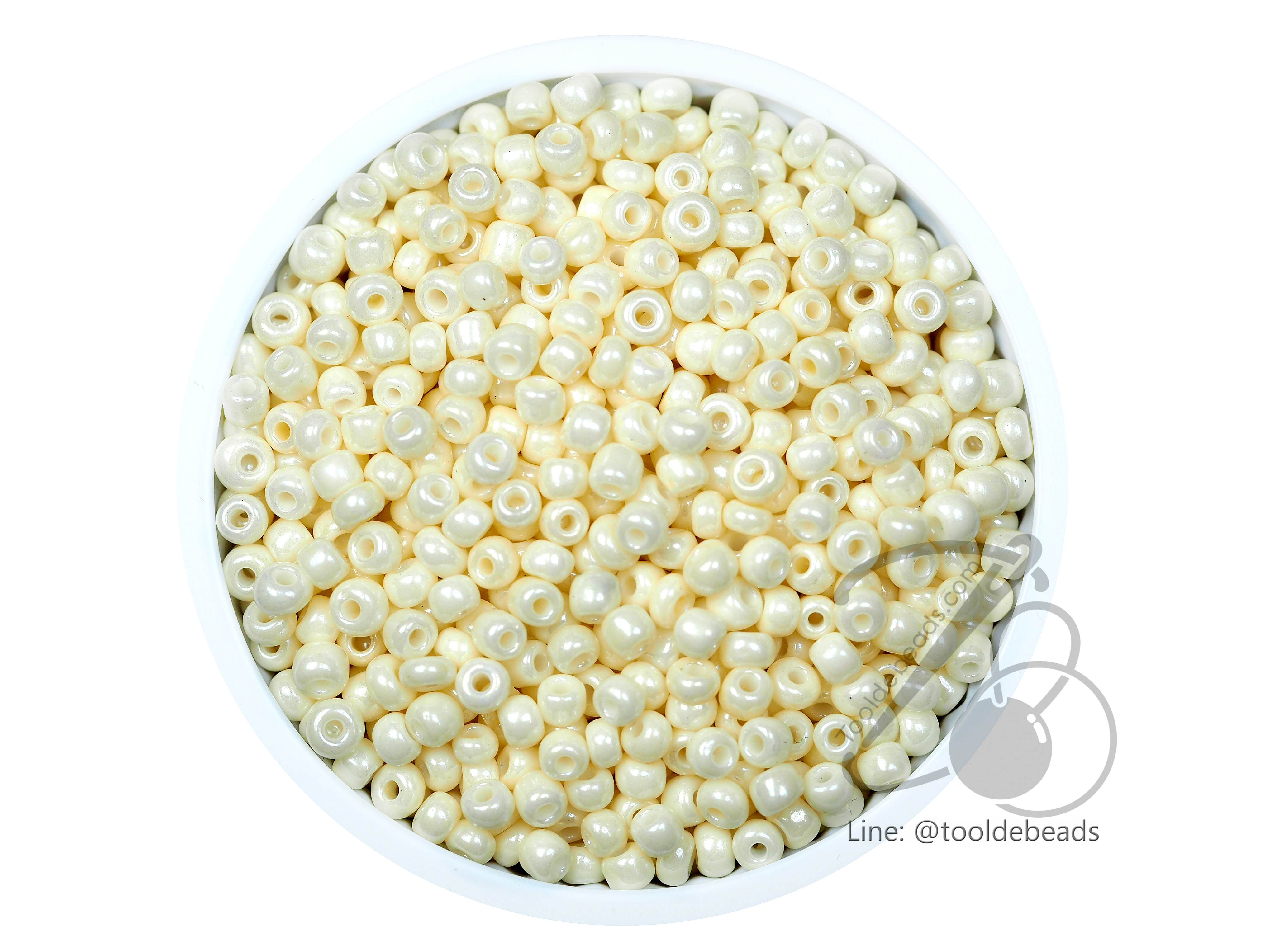 ลูกปัดเม็ดทราย 8/0 โทนมุกด้าน สีครีม (100 กรัม) SKU-03996