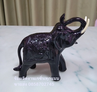 ช้างลายไทยใหญ่ชูงวง