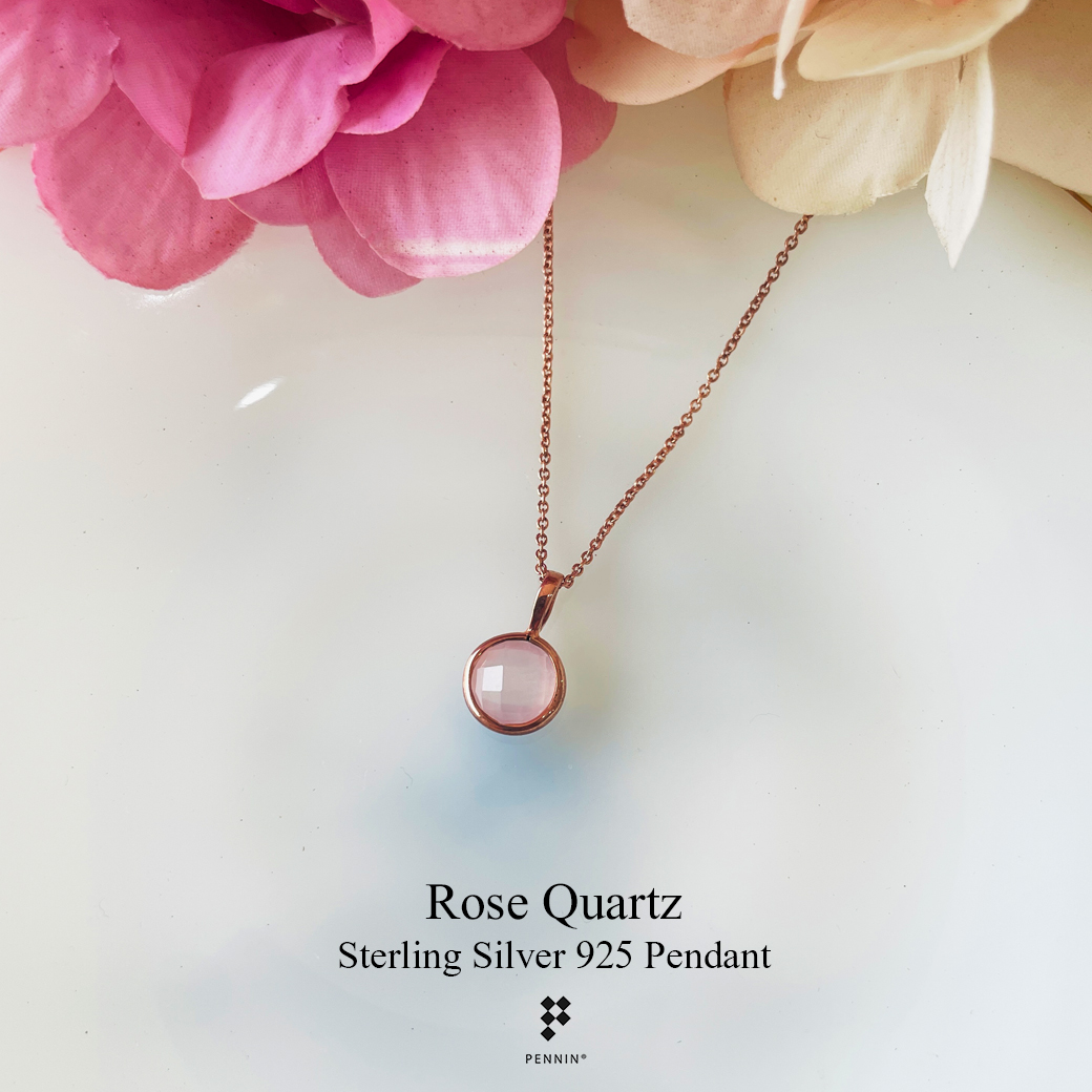 PURE: จี้Rose Quartz เจียระไนหลังเบี้ยตาข่ายสองด้าน ขนาด 7mm พร้อมสร้อยเงิน 16" ปรับได้ถึง 18" ชุบ Rose Gold