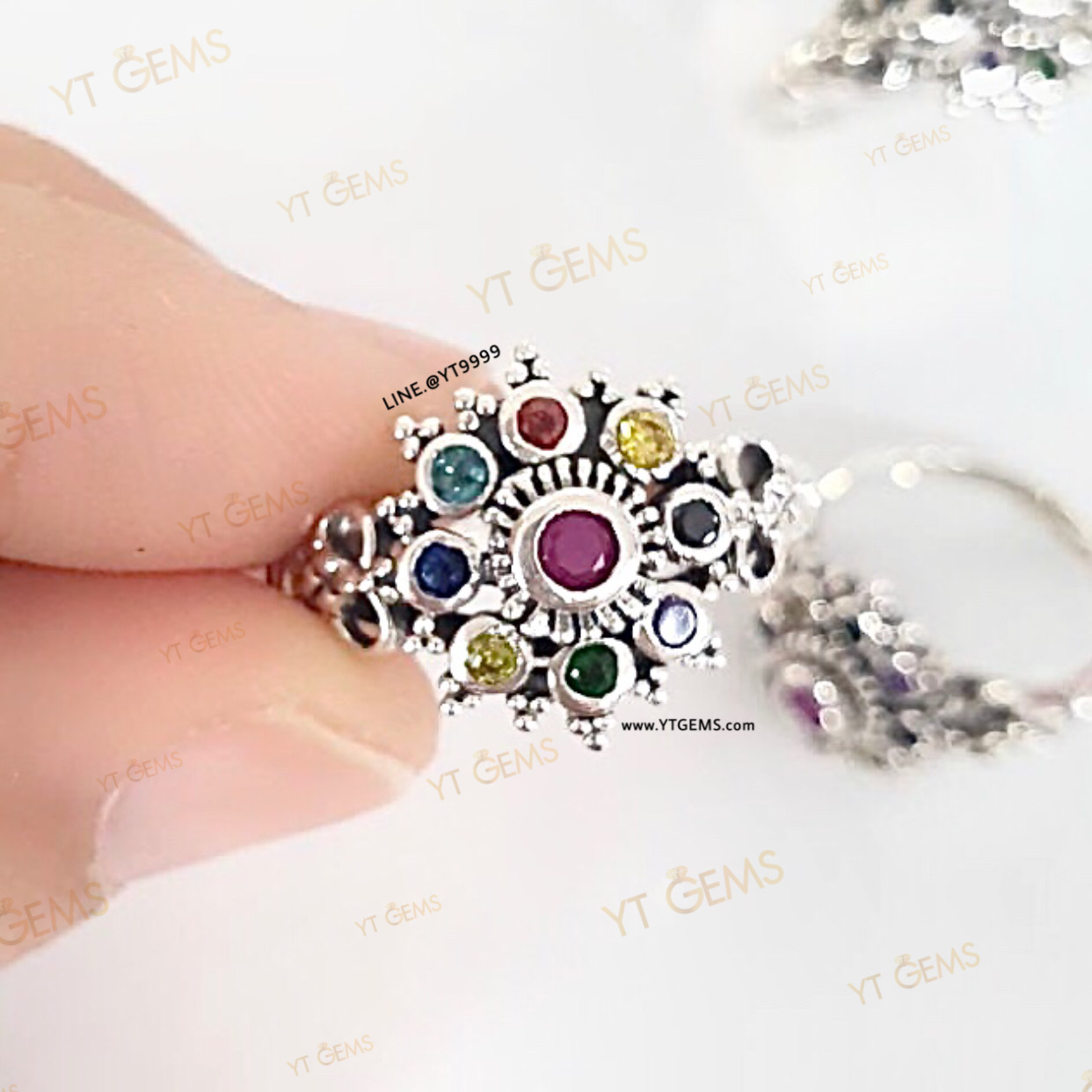 แหวนนพเก้า ทรงโบราณ แหวนเงินแท้ รมดำ พลอยหลากสี (CZ) YTG-10018 YTGEMS