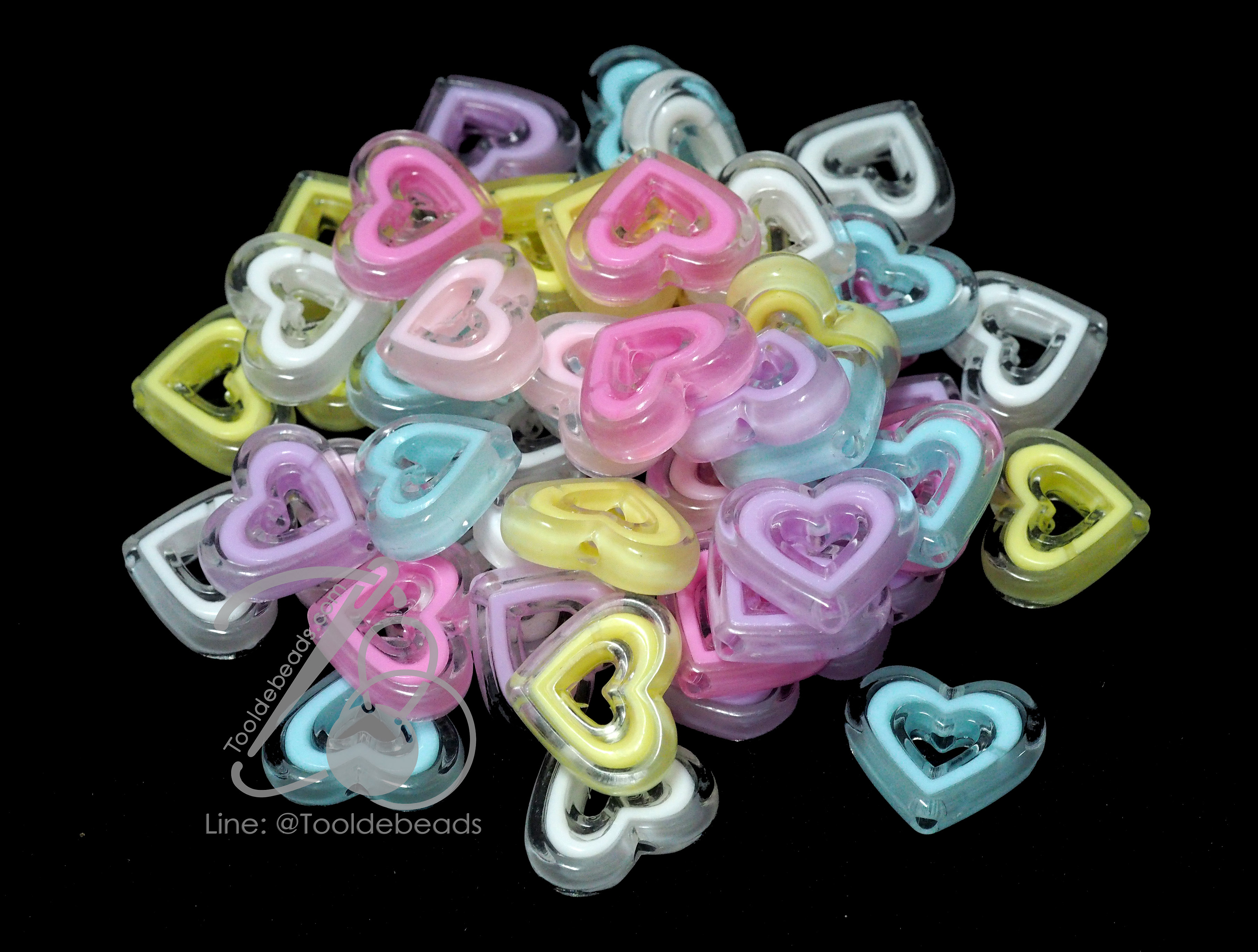ลูกปัดอะคริลิค ทรงนูน 22มม. ลายหัวใจรูกลาง สีหวาน (500 กรัม) SKU-15844