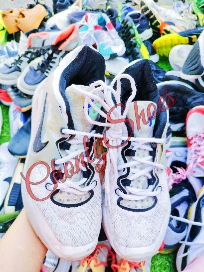ขายส่งรองเท้ามือสอง