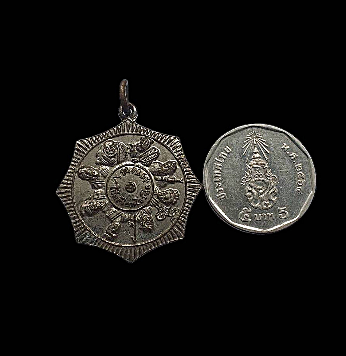 เหรียญโป๊ยเซียนโจวซือมูลนิธิสว่างธรรมสถานอ.ปากช่องจ.นครราชสีมาปีพ.ศ.2520เนื้อกะไหล่เงิน