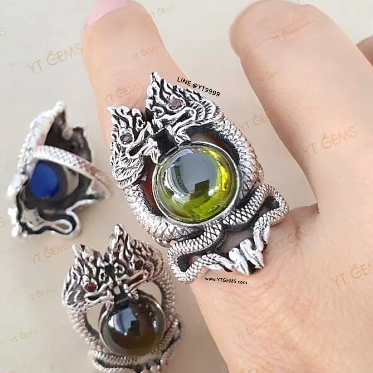 แหวนพญานาคคู่ โอบมณีสีเขียวส่อง แหวนเงินแท้ รมดำ พลอย(CZ) YTG-11474 YTGEMS