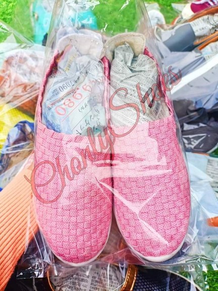 ขายส่งรองเท้ามือสอง
