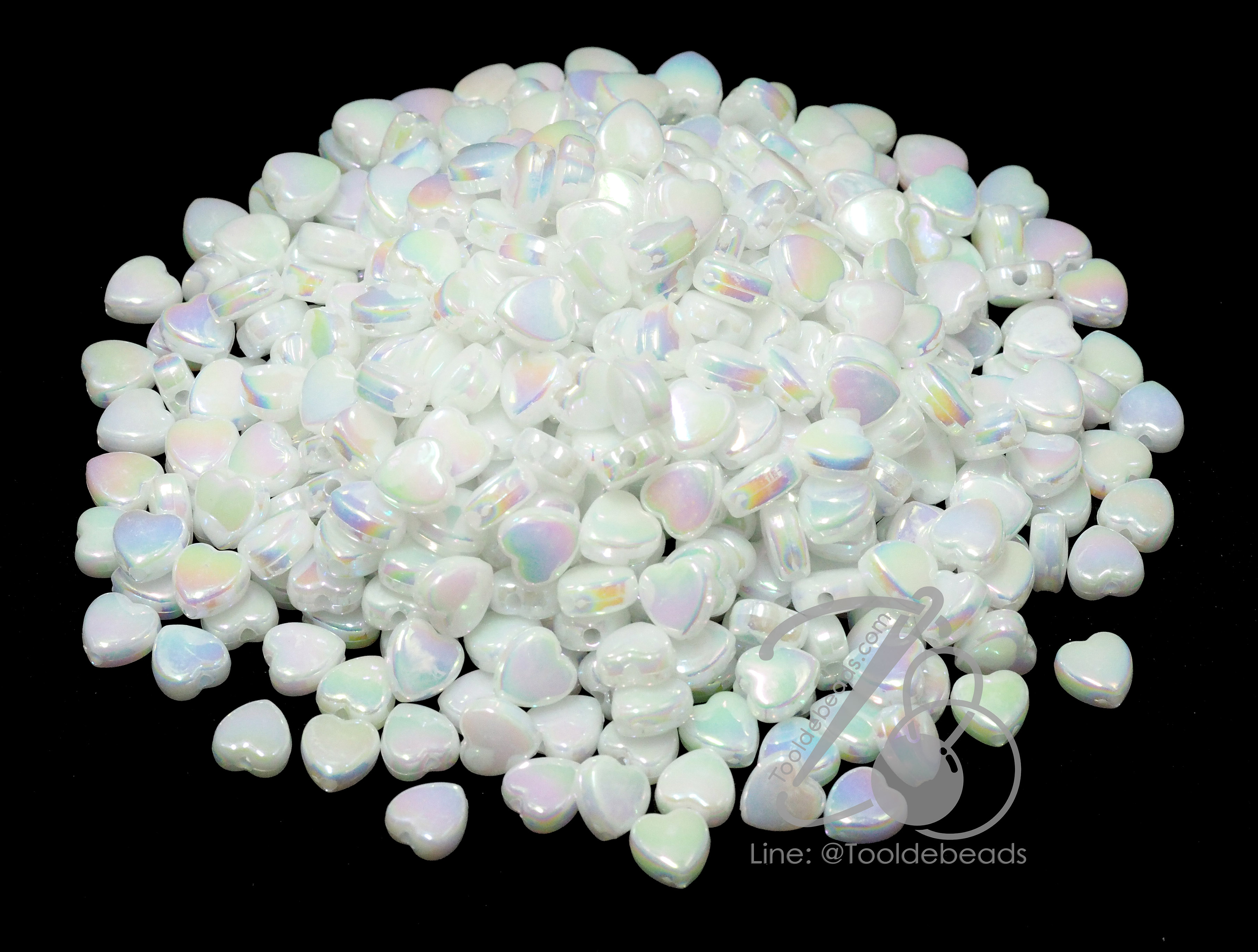ลูกปัดพลาสติก เคลือบรุ้ง 9มม. ลายหัวใจ สีขาวรุ้ง (80 กรัม) SKU-14388