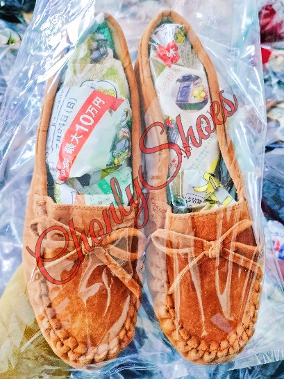ขายส่งรองเท้าคัทชูมือสองยกกระสอบ