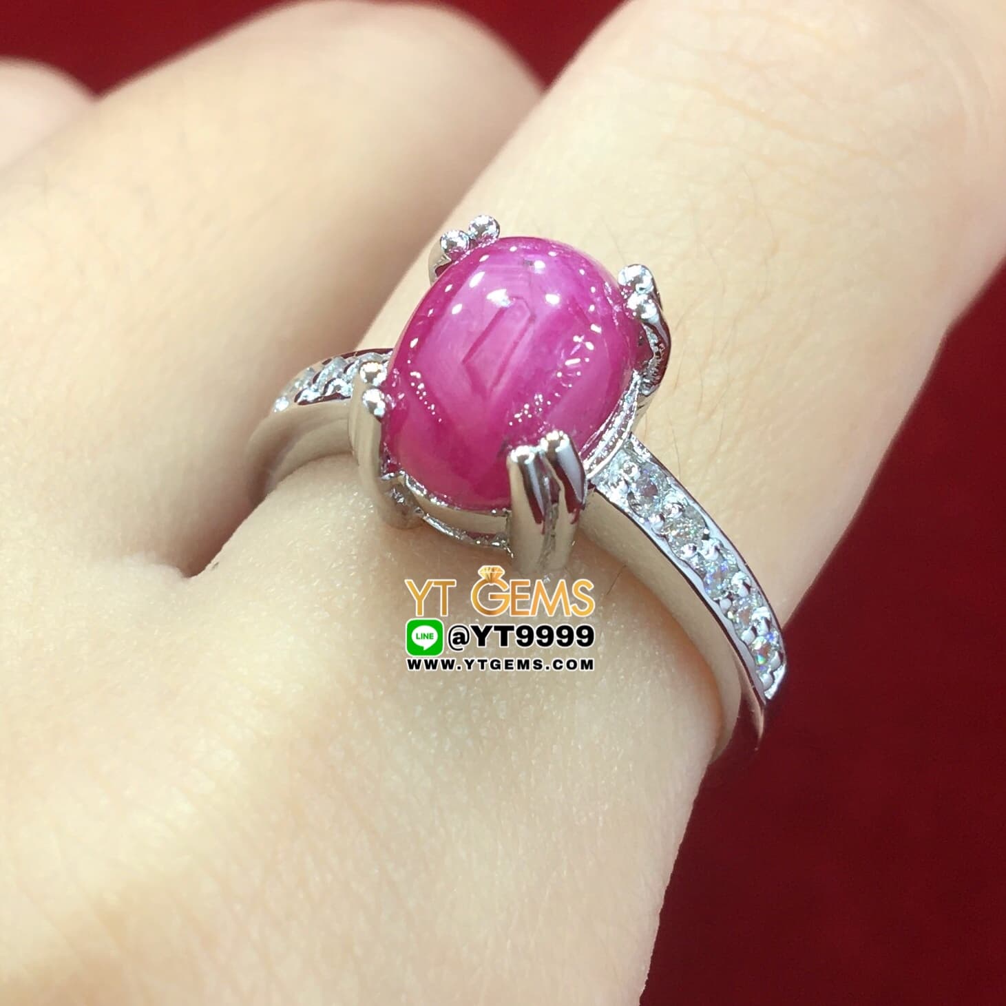 แหวนทับทิมกินบ่เซี่ยง ทับทิมสตาร์ ข้างเพชรSwiss แหวนเงินแท้ 92.5% ชุบทองคำขาว พลอยทับทิมกินบ่เซี่ยงแท้ (เหลือบสตาร์เล็กน้อย) หน้าแหวน 1 ซม. YTG-10513 YTGEMS