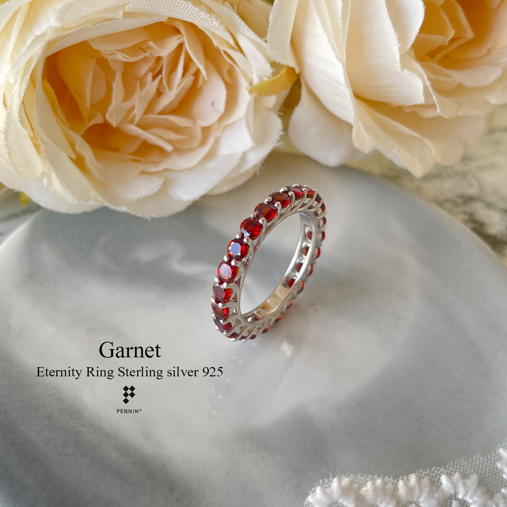 EYANA: Eternity Ring: แหวนโกเมน (Garnet) ฝังพลอยรอบวง เงินแท้ 925 ชุบทองคำขาว นำโชคลาภสู่เจ้าของไม่มีที่สิ้นสุด