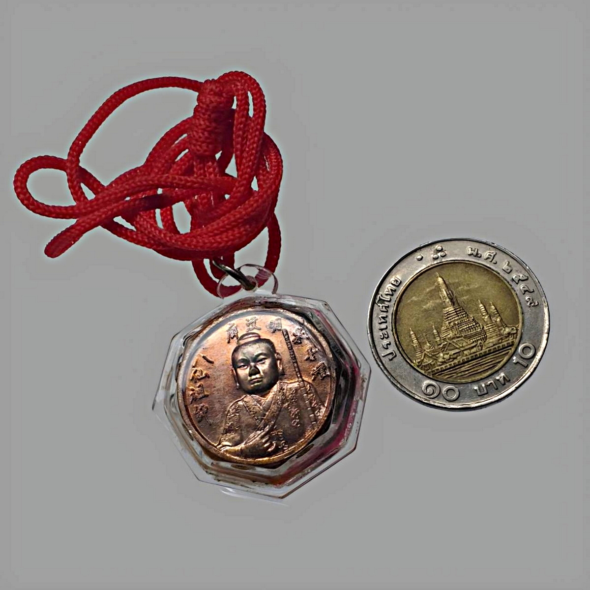 เหรียญฮั่นเซียงจื้อโจวซือที่ระลึกเก็บศพไร้ญาติปีพ.ศ.2537เนื้อทองแดงเลี่ยมเดิมพร้อมฮู้ผ่านพิธีปลุกเสกแล้วค่ะ