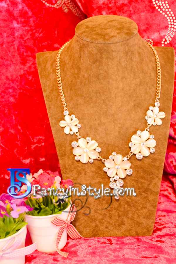 Necklace/สร้อยแต่งคริสตัลเพชร ดีไซน์หวานรูปดอกไม้สีโอลโรส