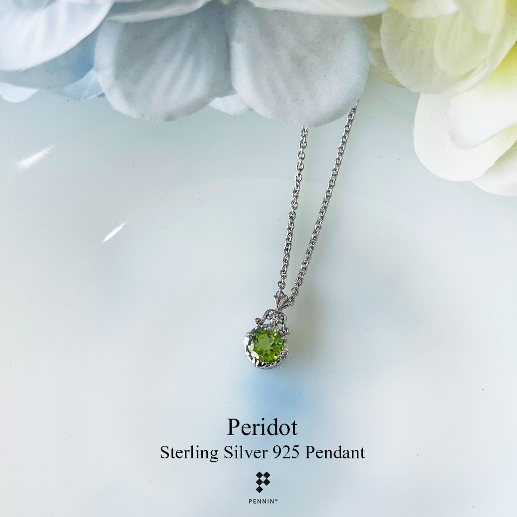 CROWN: จี้Peridot กลม 6mm รูปมงกุฎเล็กๆ ประดับเพชร CZ พร้อมสร้อยเงินยาว 20 นิ้ว
