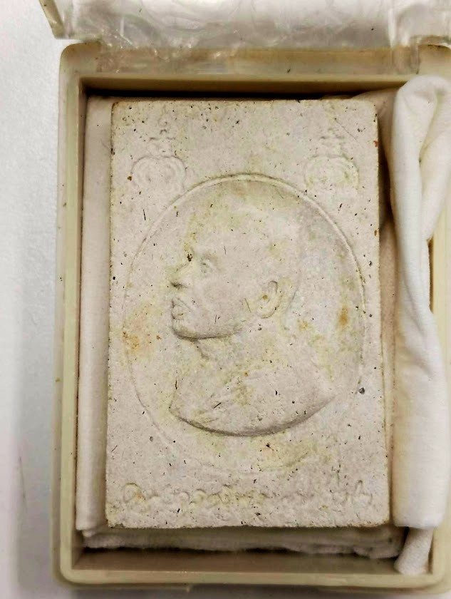 พระสมเด็จหลังลายเซ็นต์ หลวงพ่อแพ วัดพิกุลทอง จ.สิงห์บุรี ปี 2519