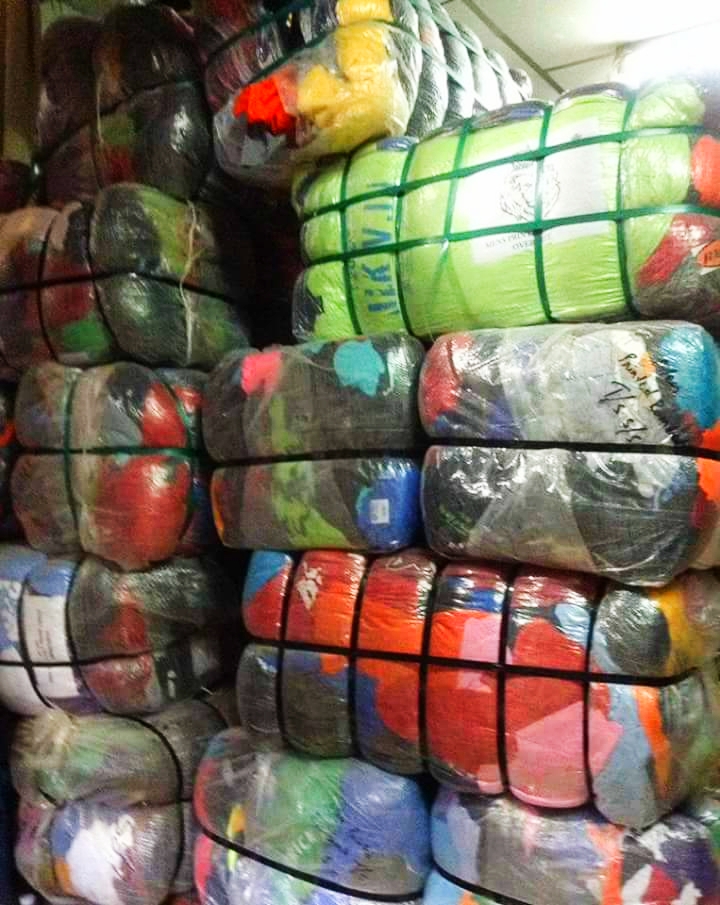 ขายส่งเสื้อยืดมือสอง