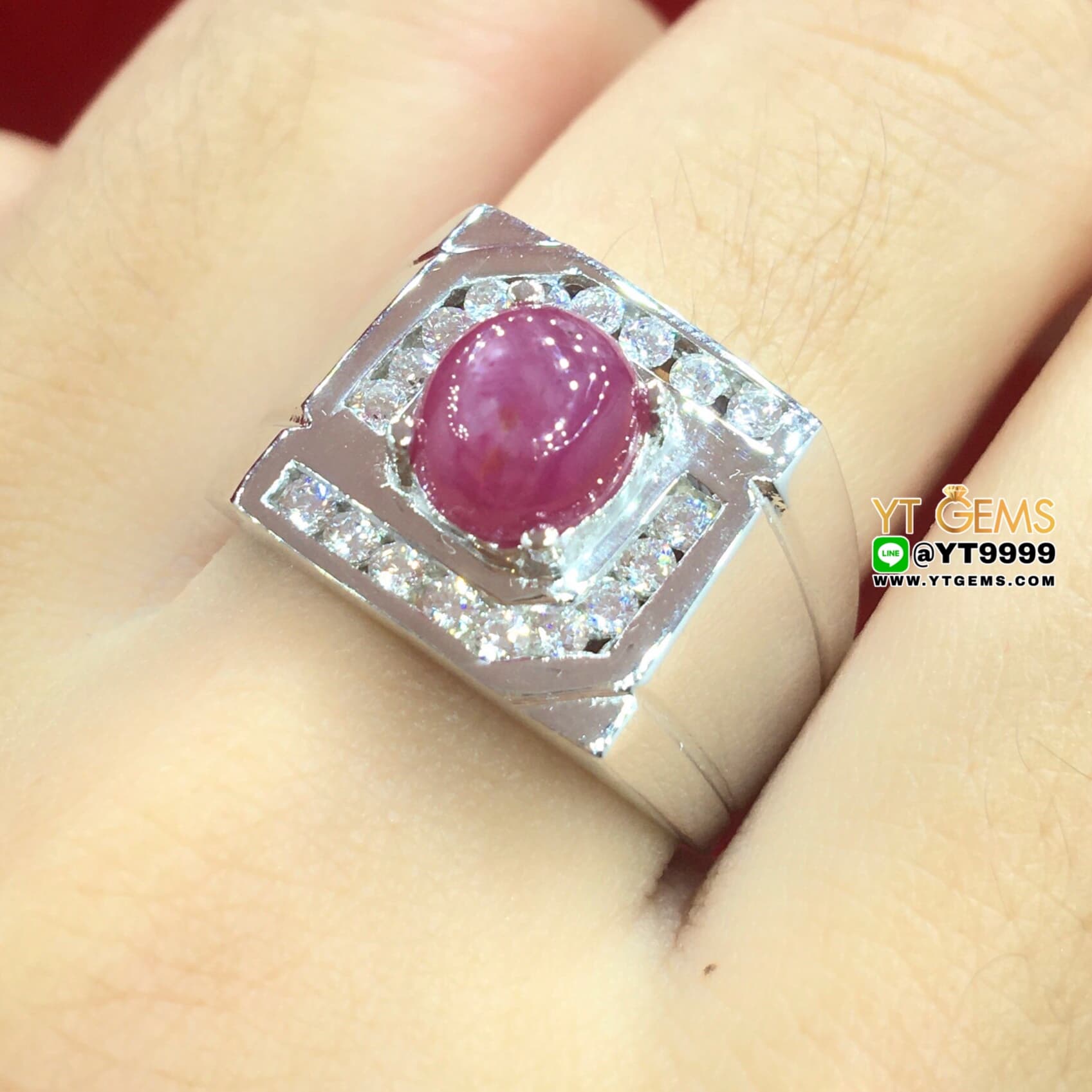 แหวนทับทิมกินบ่เซี่ยง ทับทิมสตาร์ ล้อมเพชร แหวนเงินแท้ 92.5% ชุบทองคำขาว ประดับ พลอยทับทิมกินบ่เซี่ยงแท้ (มีสตาร์ชัด) ตกแต่ง เพชรSwiss หน้าแหวน 1.4 ซม. YTG-10517 YTGEMS
