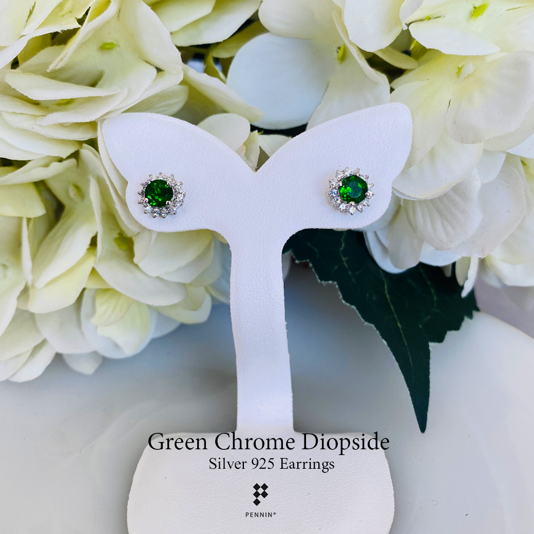 Green Chrome Diopside Earrings ต่างหูกรีน โครมไดออปไซด์ ล้อมเพชร แบบคลาสสิค ใส่สวยได้ทุกโอกาส