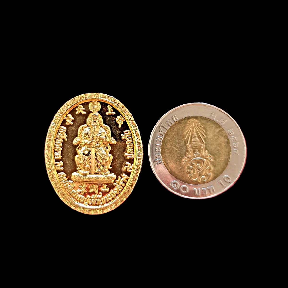 เหรียญไต้ฮงโจวซือกงด้านหลังองค์ตั่วเหล่าเอี๊ยกงคณะศิษย์ปู่เจ้ายี่กอฮงสร้างปีพ.ศ.2539เนื้อกะไหล่ทอง