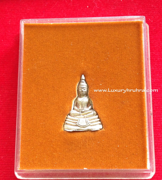 พระพุทธโสธรรุ่นหล่อสนามหลวง เนื่องในมหามงคลวโรกาสที่พระบาทสมเด็จพระเจ้าอยู่หัวทรงครองสิริราชสมบัติครบ ๖๐ ปี ในปี ๒๕๔๙
