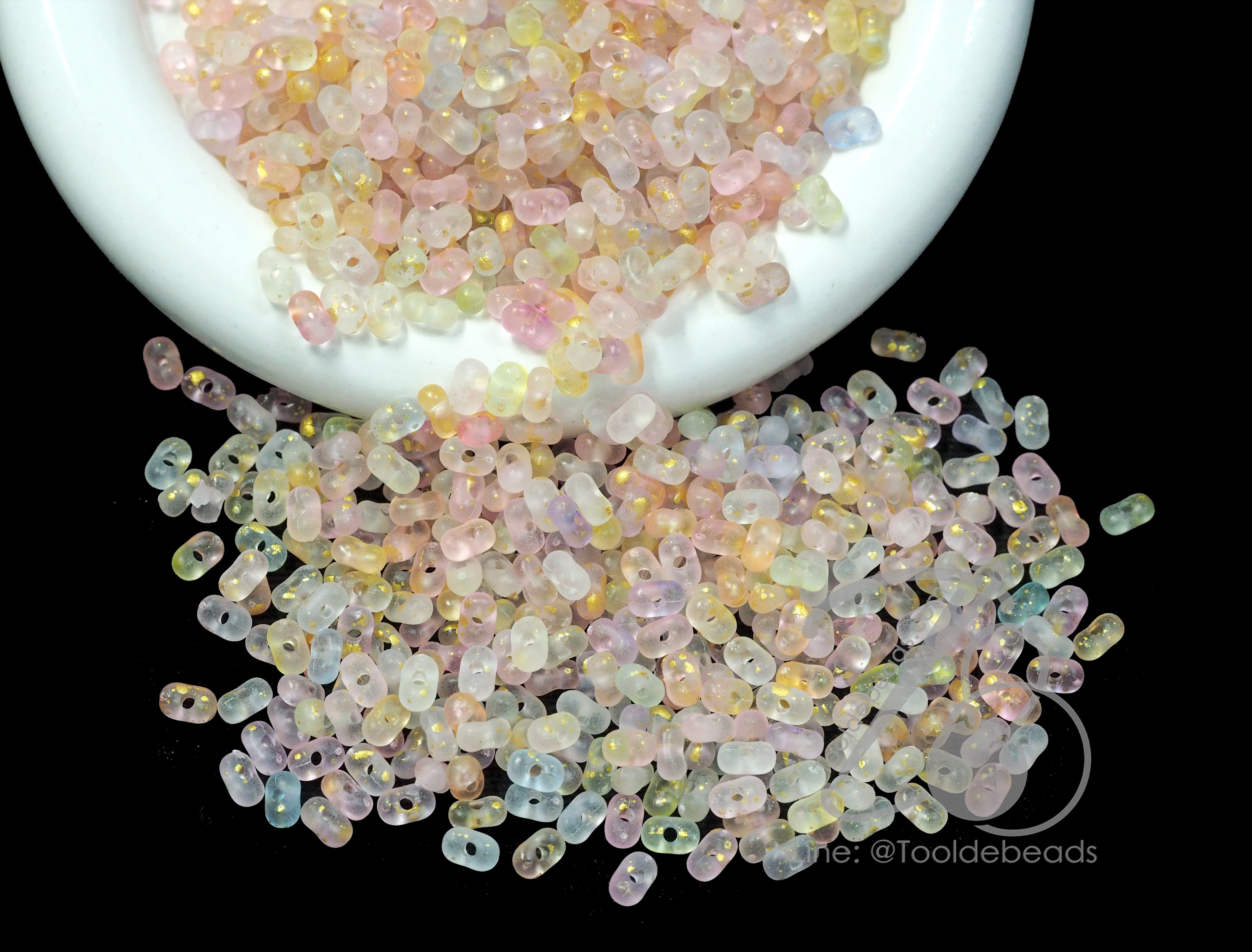 ลูกปัดพลาสติก 6มม. ลายเม็ดถั่ว สีทูโทน (450 กรัม) SKU-16893