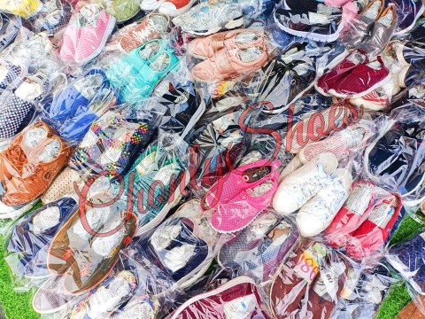 รองเท้าสลิปออนมือสอง