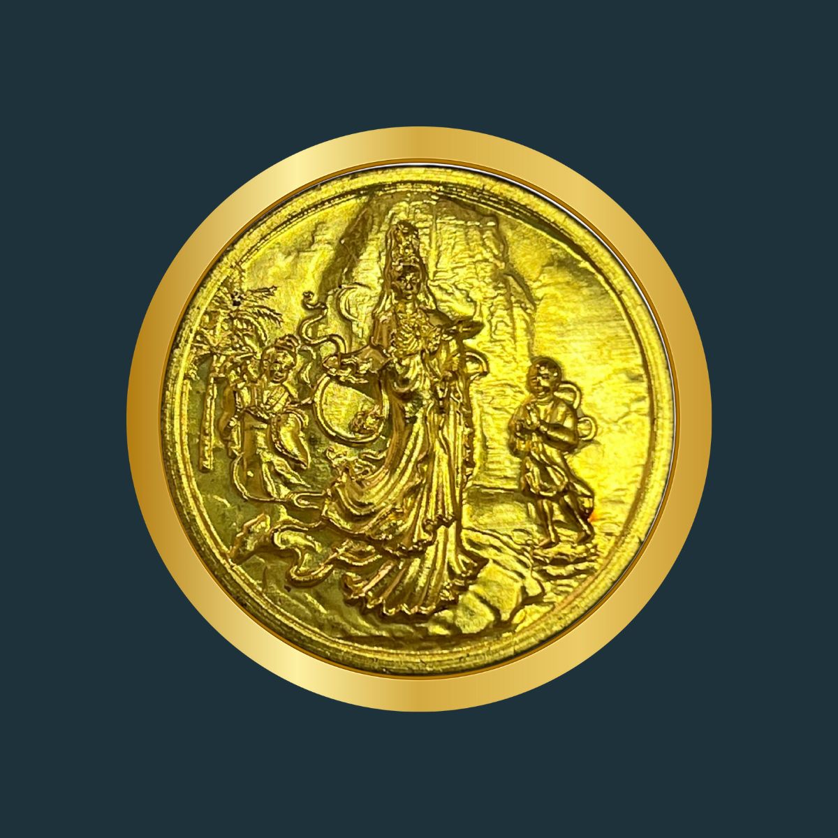 เหรียญพระโพธิสัตว์เจ้าแม่กวนอิมพร้อมบริวารเนื้อกะไหล่ทอง