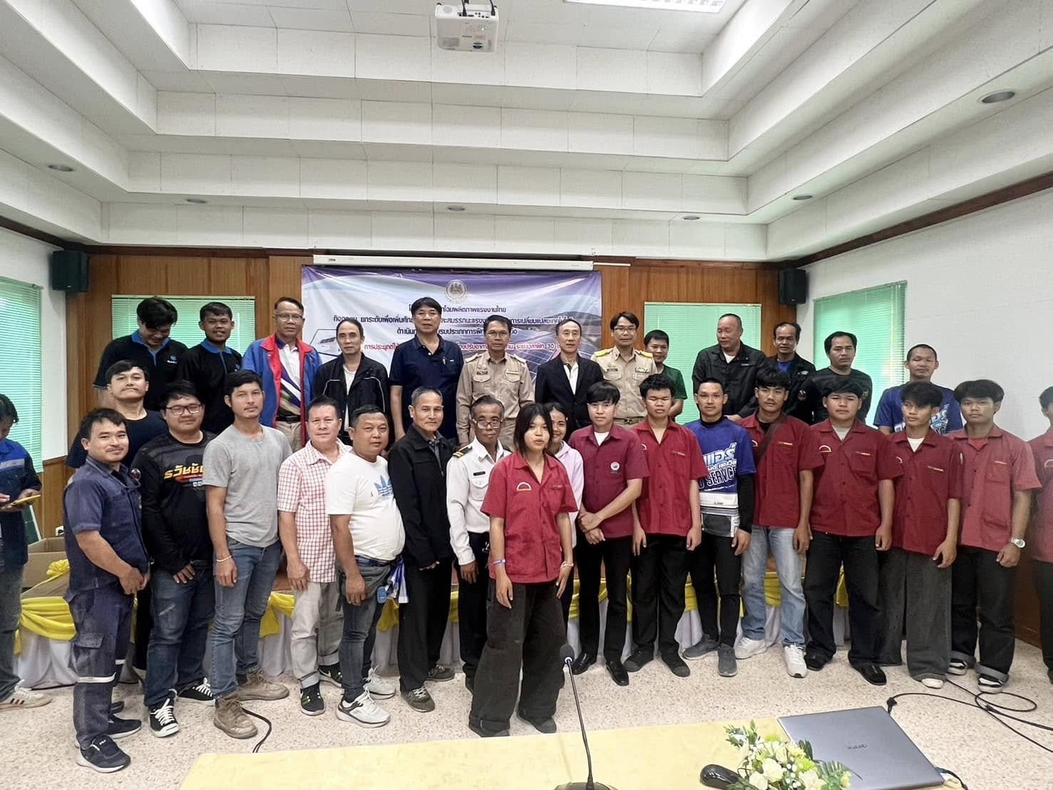 พรชัยแอร์ ร่วมอบรมแอร์โซล่าเซลล์ สำนักงานพัฒนาฝีมือแรงงาน จ.บึงกาฬ