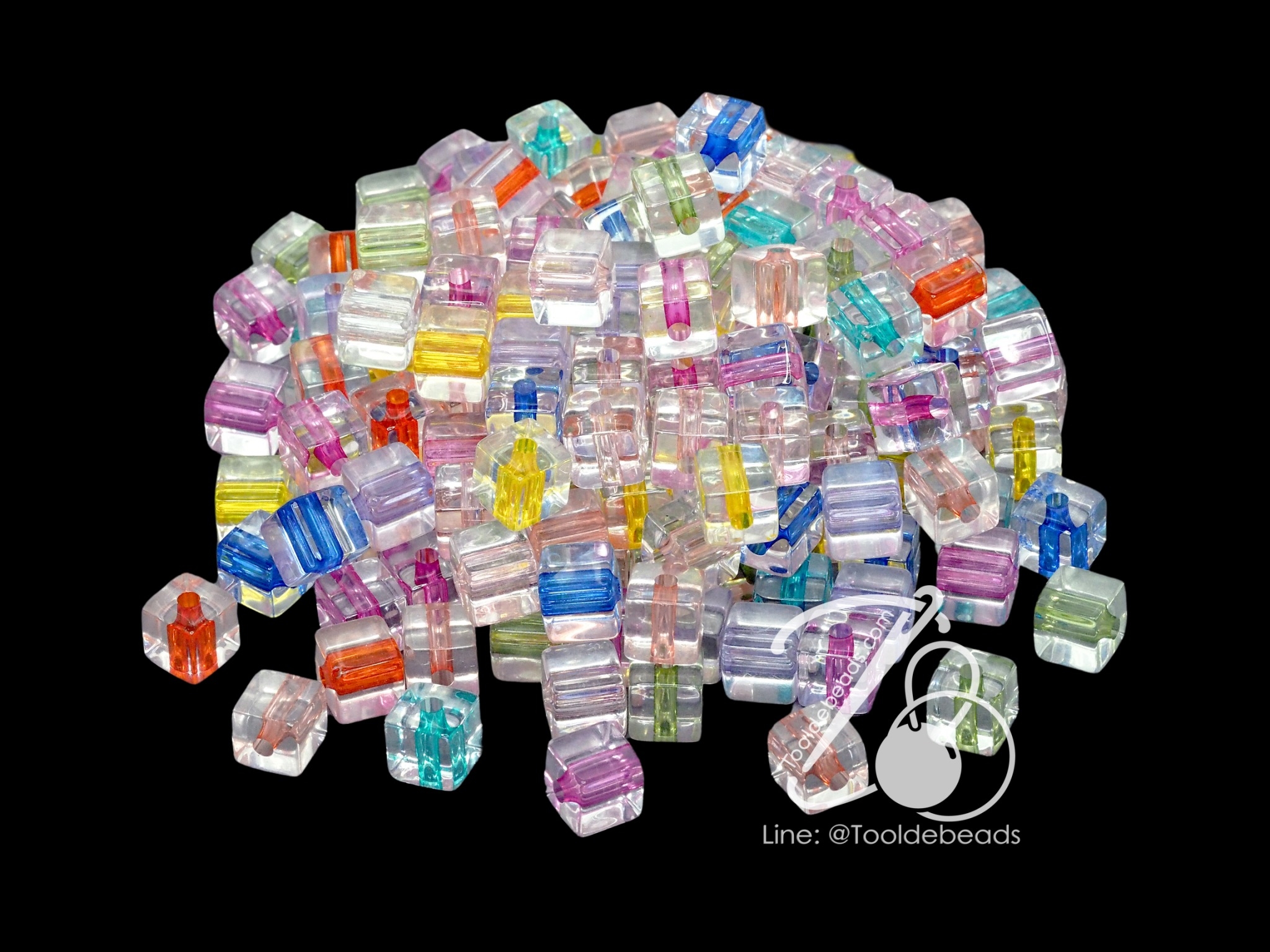ลูกปัดอะคริลิค 8มม. ลายเต๋าสอดไส้ คละสีใส (10 กรัม) SKU-12424