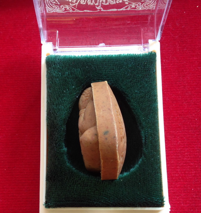 พระปิดตาโภคทรัพย์รุ่นแรกหลวงพ่อนวณ ปริสุทโธ วัดแก้วเจริญจ.สมุทรสงครามปี2558