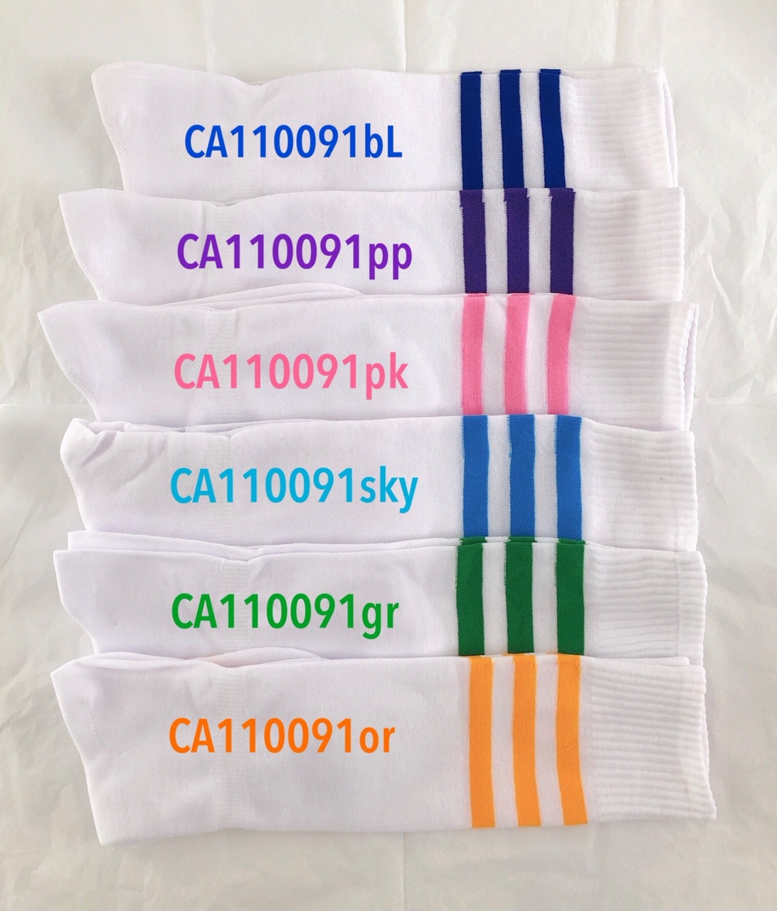 COSTUME ACCESSORIES/ Long Socks/ถุงเท้านักเรียนญี่ปุ่นแบบยาว/ถุงเท้ากีฬาสีขาวแถบสี 3 เส้น