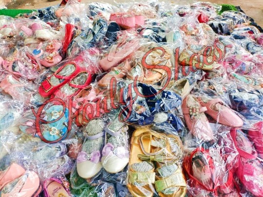 รองเท้ามือสองขายส่ง