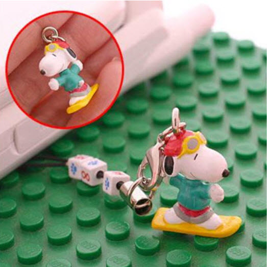 ที่ห้อยมือถือ Snoopy เล่นสโนว์บอร์ด