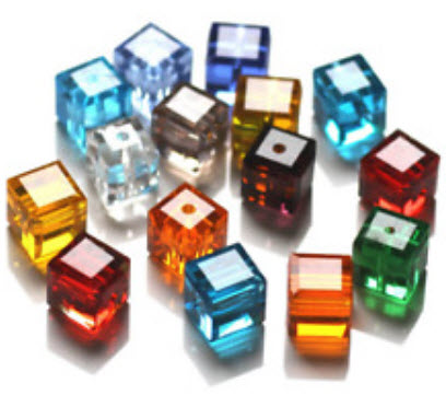 ลูกเต๋าใส 4x4 ม.ม. คละสี / 100 ชิ้น