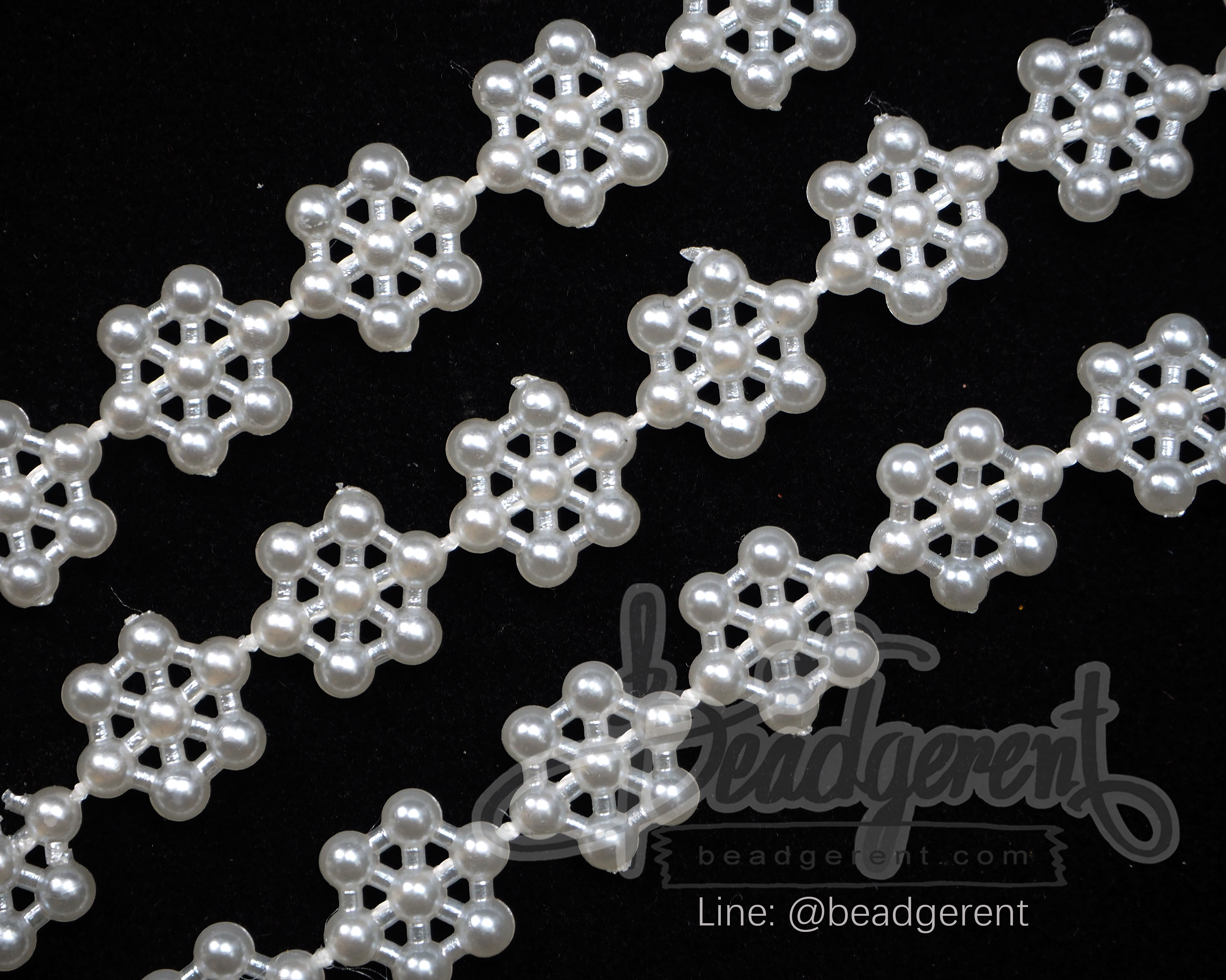 มุกเส้น 11มม. ลายมุกล้อม6จุด สีขาว (1 หลา) SKU-01832