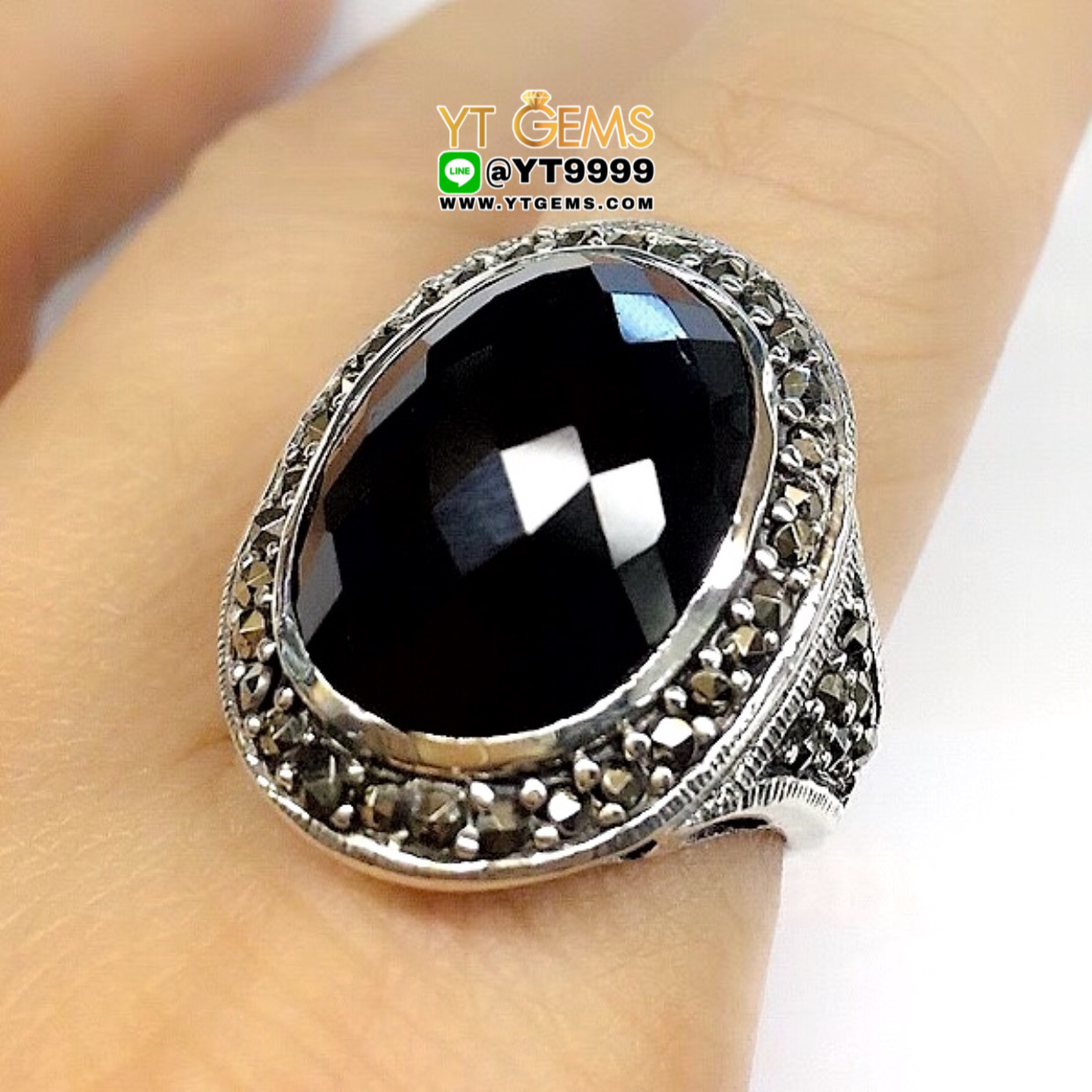 แหวนนิล แหวนเงินแท้ 92.5% รมดำ ประดับ พลอยนิลแท้ ตกแต่ง แมกกาไซต์ YTG-10084 YTGEMS