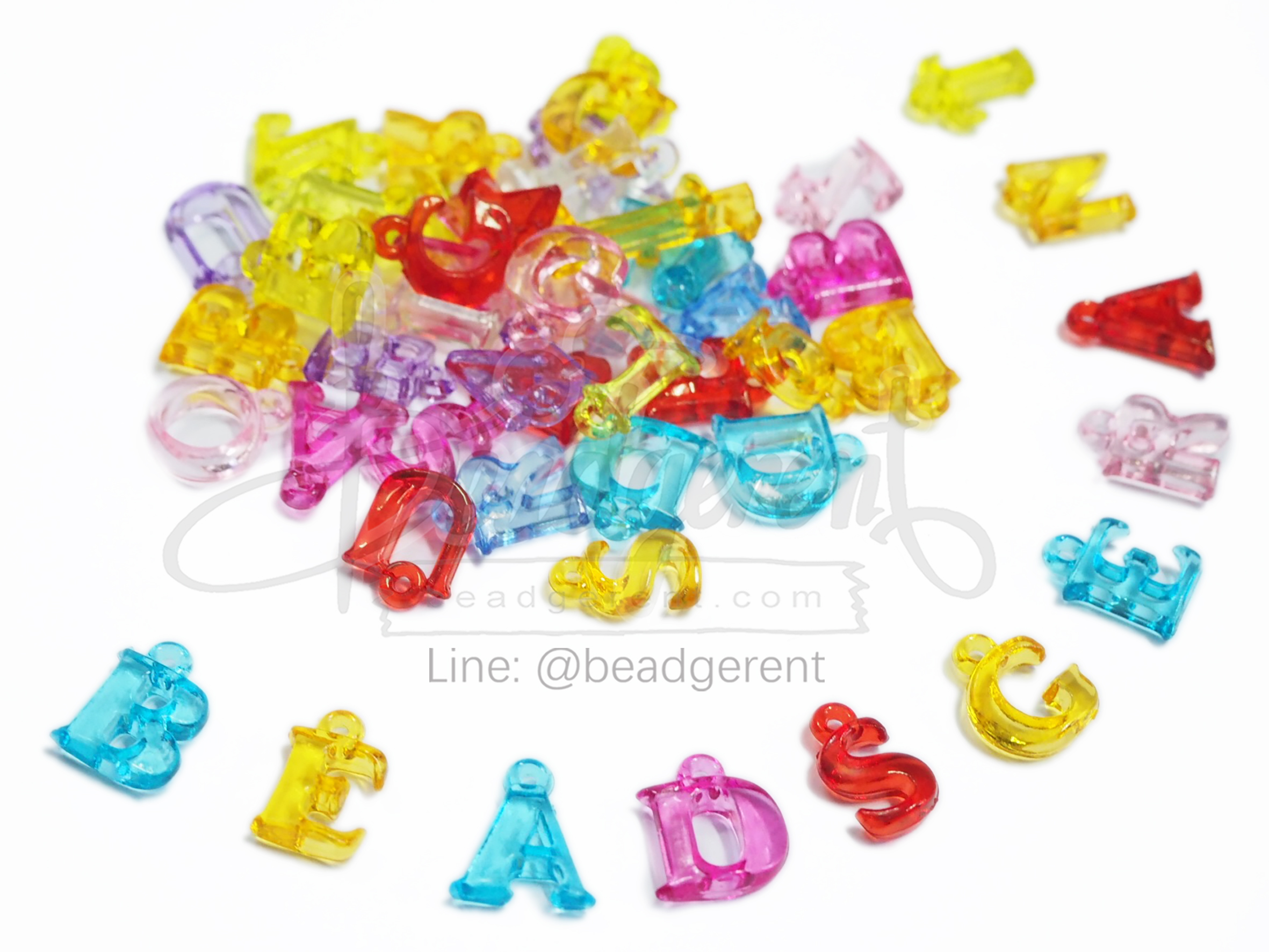 จี้อะคริลิค 12*15มม. ลายตัวอักษร คละสีใส (500 กรัม) SKU-03609