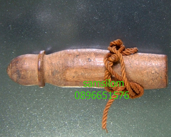 หลวงปู่เมฆ วัดลำกระดาน ปลัดขิกยาว 1.7นิ้ว ด้ายสายสิญจน์เก่า หายาก